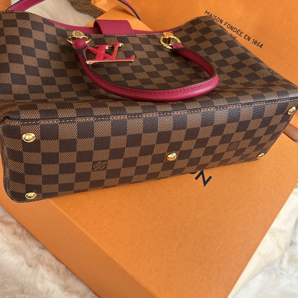 Louis Vuitton Riverside - Picture 4 of 9